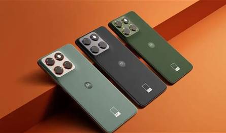 بتصميم تقليدي ينافس Galaxy S26 Ultra.. موتورولا تستعد لإطلاق هاتف رائد جديد 