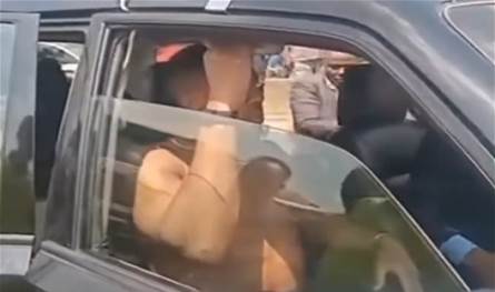 بالفيديو... تعرّض بطل ملاكمة شهير لحادث سيارة مروّع وهذا وضعه الصحيّ