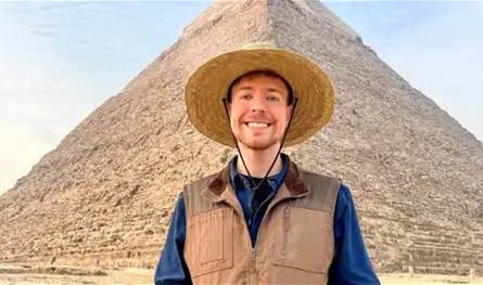 بين الأزياء والسيارات والضوء: منصّات التواصل تصنع فناً بلا متاحف