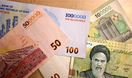 الدولار يكسر عتبة 138 ألف تومان… انهيار متسارع للعملة الإيرانية