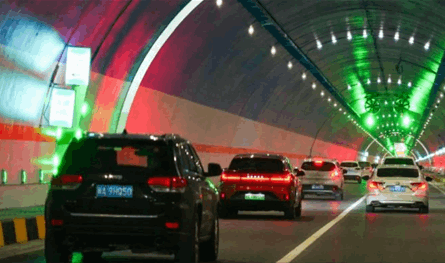 درجات حرارة تصل إلى -42 مئوية.. شاهدوا أطول نفق طريق سريع في العالم (صور)