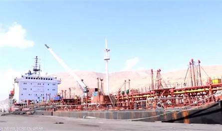 على ميناء المكلا.. السعودية تعلن شن غارة محدودة 