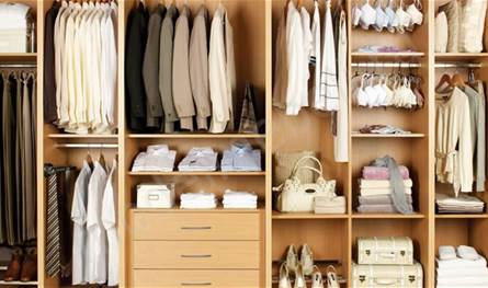 خطوات سهلة لتنظيم خزانة الملابس في العام الجديد