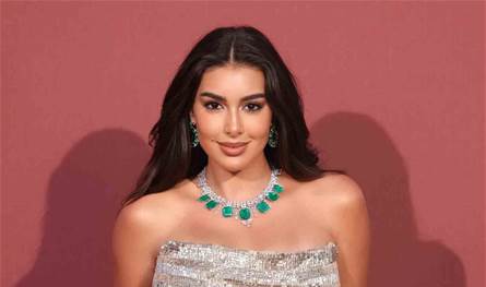 أطلت داخل حوض السباحة.. ياسمين صبري تُثير الجدل (فيديو)