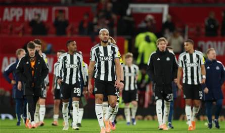 نيوكاسل يواجه بيرنلي لإحياء آماله الأوروبية