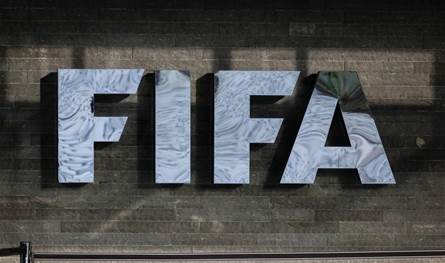 فيفا وإيفاب يدرسان تغييراً جذرياً في قاعدة التسلل