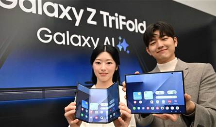 هاتف سامسونغ ثلاثي الطي الجديد: تجربة جريئة وسعر باهظ