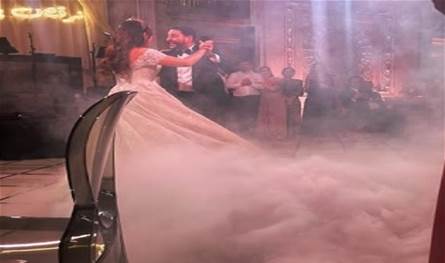 بعد زواجها مدنيّاً في الإمارات... فنانة لبنانيّة تزوّجت كنسيّاً وهذه هويّة عريسها الفنان العربيّ