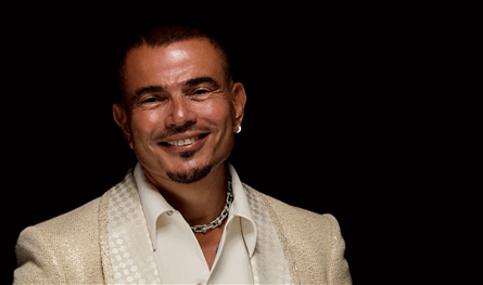 عمرو دياب يتصدر سبوتيفاي.. و"ابتدينا" يتفوق