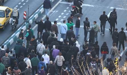 مقتل عنصر من الباسيج التابعة للحرس الثوري في تظاهرات ايران