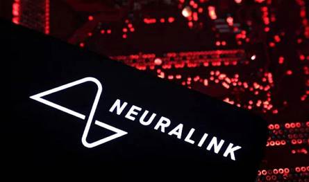 نيورالينك تخطط للإنتاج الواسع في 2026