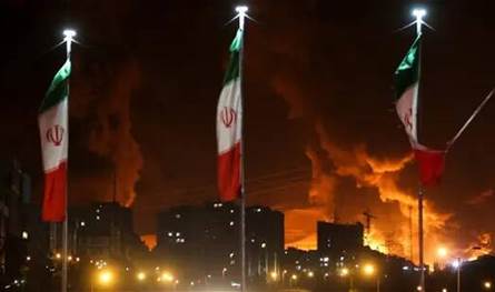 خسرت أهم أوراقها على حدود إسرائيل.. 2025 جعلت إيران تائهة