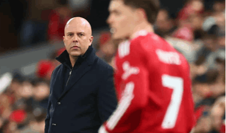 سلوت يقر بصراع ثنائي على اللقب.. وليفربول "ليس محلّقاً"