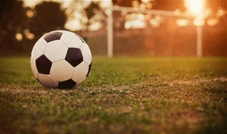 قبيل مباراة مهمة سيخوضها.. نجم يتلقى خبر وفاة ابنه 