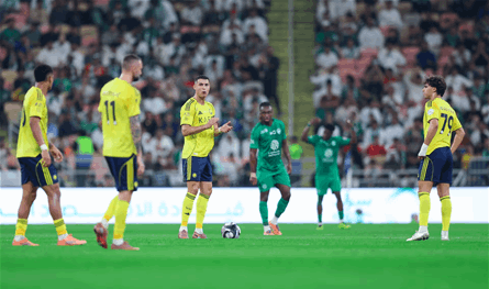 في الدوري السعودي.. لاعب تعرّض لصفعة 