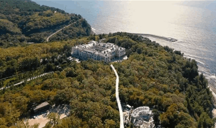 قصر سري لبوتين.. وتفاصيل خيالية عنه يكشفها تقرير