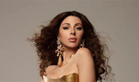 أخفت ملامحه.. زوج ميريام فارس يلهو مع عائلته في منزلهم الفخم (صور)