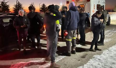 الدفاع المدني ينقذ 10 مواطنين ضلّوا طريقهم في أحراج أرز جاج