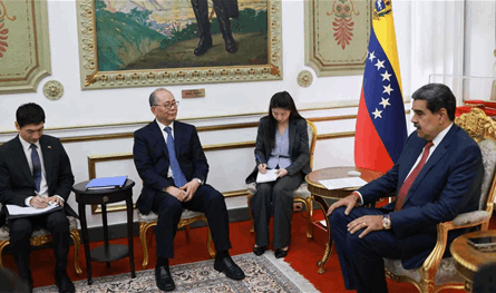 قبل الضربات بساعات.. بمن التقى مادورو وماذا قال له؟