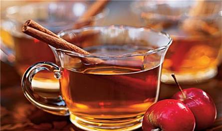 مشروب دافئ لتقليل السعال أثناء البرد