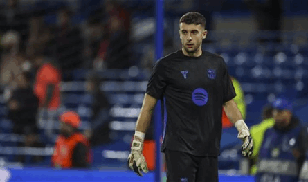 بالعملات والفئران.. جماهير إسبانيول تستهدف حارس برشلونة خوان غارسيا في الديربي (صور)