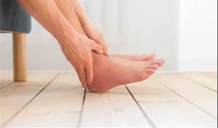احذر.. آلام قدميك قد تكشف عن الخطر الصامت الذي يهدد حياتك