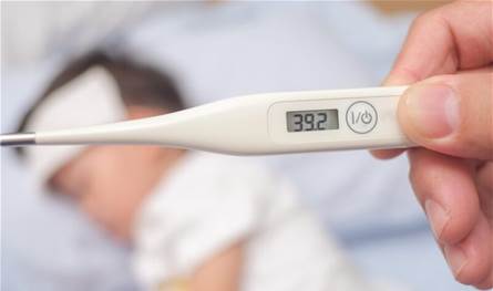 أخطاء شائعة في التعامل مع الحمى قد تهدد صحتك أكثر مما تتصور.. إليك كيفية تجنّبها!