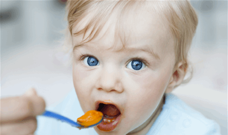 5 أطعمة شائعة تجنبوا إعطائها لأطفالكم