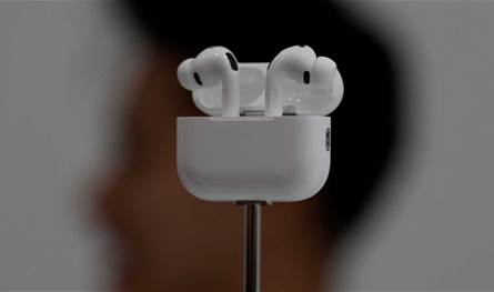 كاميرات وذكاء اصطناعي… أبل تغيّر مفهوم سماعات AirPods