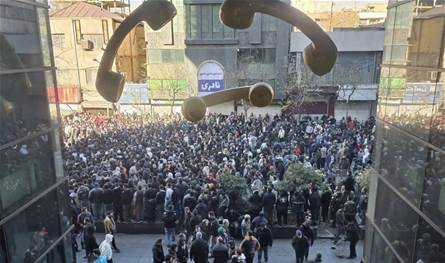 الاحتجاجات مستمرة في طهران للاسبوع الثاني.. ومواجهات مع القوى الامنية 