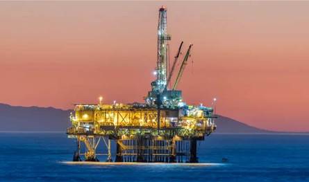 وسط توقعات بزيادة الإنتاج الفنزويلي ووفرة المعروض.. تراجع أسعار النفط