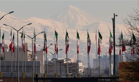 النظام الإيراني قد يرتكب "خطأ قاتلًا".. وإسرائيل تراقب عن كثب التطورات