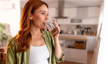 منعاً لتسللها الى جسم الانسان..  طريقة سهلة لإزالة "البلاستيك" من المياه