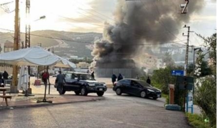 أعمدة الدخان تصاعدت في سماء المنطقة.. حريق كبير داخل مطعم في البترون (صور)