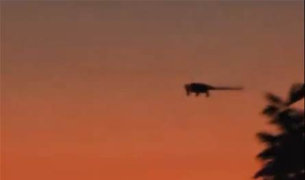 دخلت الخدمة قبل نحو 20 عاما.. طائرة رافقت القوات الأميركية خلال عملية مادورو (فيديو)