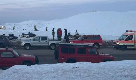 الدفاع المدني ينقذ 7 أشخاص علقوا على جرف ثلجي في جبال عيون السيمان - كفردبيان