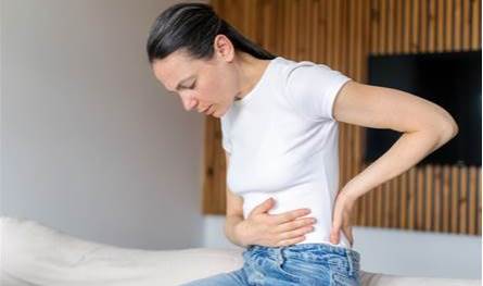 لماذا يزداد خطر مشاكل الهضم لدى مرضى الكلى في المراحل المتقدمة؟