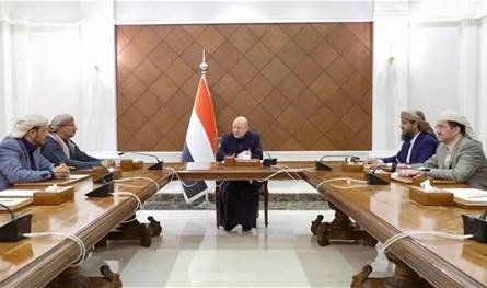 الرئاسي اليمني: لملاحقة موزعي الأسلحة