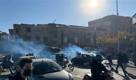 في طهران.. التظاهرات مستمرة والشرطة تعلن مقتل عنصر 