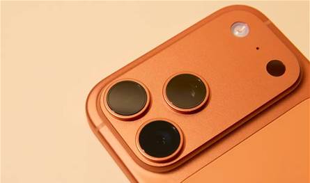 شكاوى واسعة تضرب آيفون 17 برو… أصوات غريبة أثناء الشحن