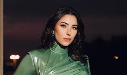 دانييلا رحمة تستعرض أجواء الصيف في خليج سيدني بأستراليا