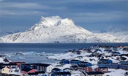 الجليد ليس أبديًا… دراسة تكشف ماضيًا مختلفًا لغرينلاند