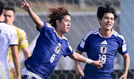 أمطرت الشباك بالأهداف.. اليابان تفتتح مشوارها أمام سوريا بقسوة