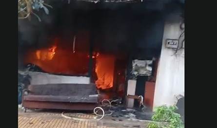 اندلاع حريق خلف طوارئ المستشفى الإسلامي في طرابلس (فيديو)