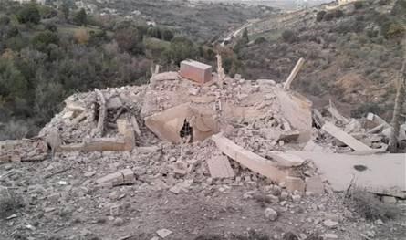 العدو الإسرائيلي يفجر منزلا في بلدة حولا