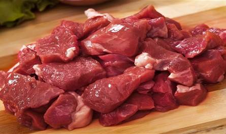 غضب وتساؤلات.. قرار بمنع استيراد اللحوم من لبنان