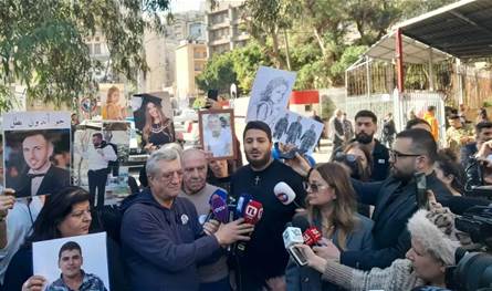 "لا حصانة لأحد"… أهالي المرفأ يطالبون بفكّ يد البيطار