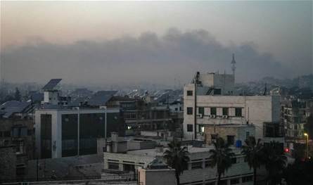 اشتباكات عنيفة في حلب ونزوح آلاف المدنيين بعد غارات الجيش السوري