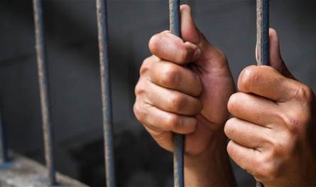 حبس وغرامة لسيدة متهمة بدهس طالبة أثناء خروجها من المدرسة