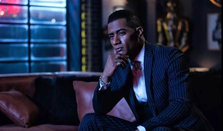 صعدت على المسرح... شاهدوا ما فعلته مُعجبة بالفنان محمد رمضان أمام الجمهور!